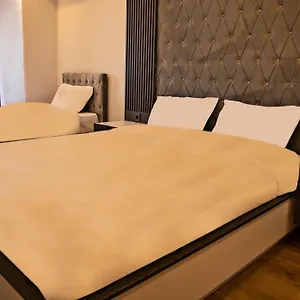  Hotel Parla